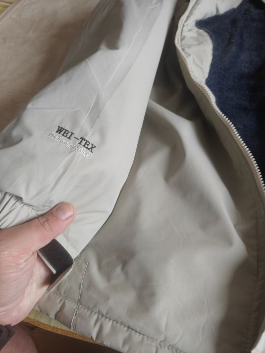 Белая курточка на мальчика 60-62 размер XXL, теплая удобная