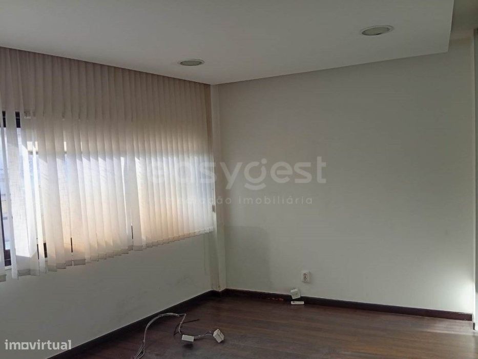 Escritório no10º andar do C. C. Dom Dinis em Leiria