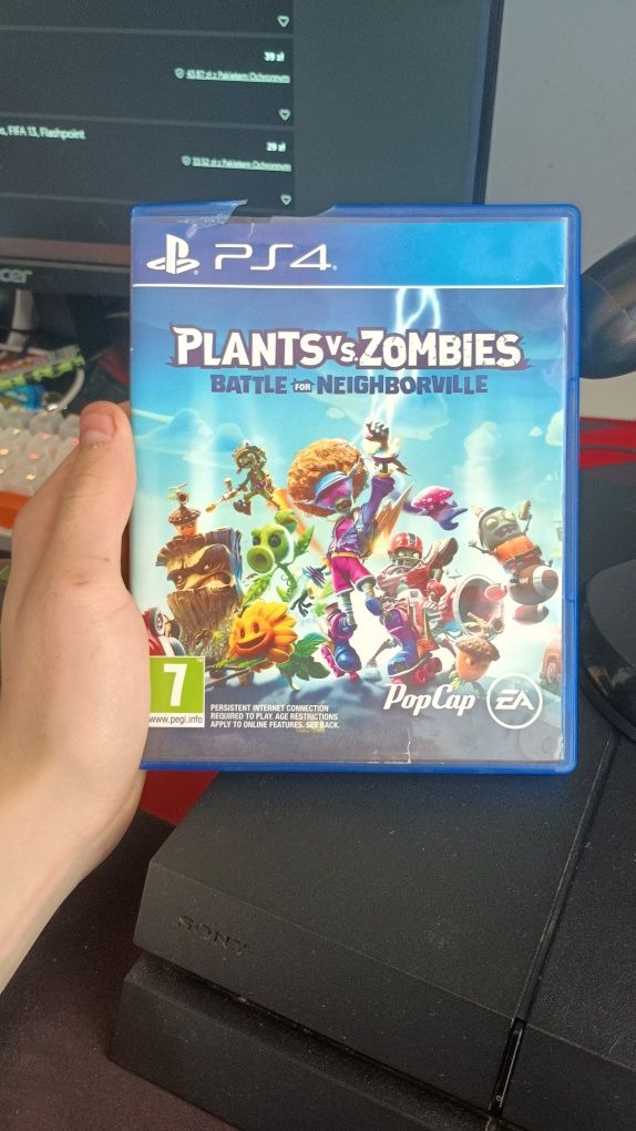 PlayStation 4 z dwoma kontrolerami,ładowarko-stojakiem i grą