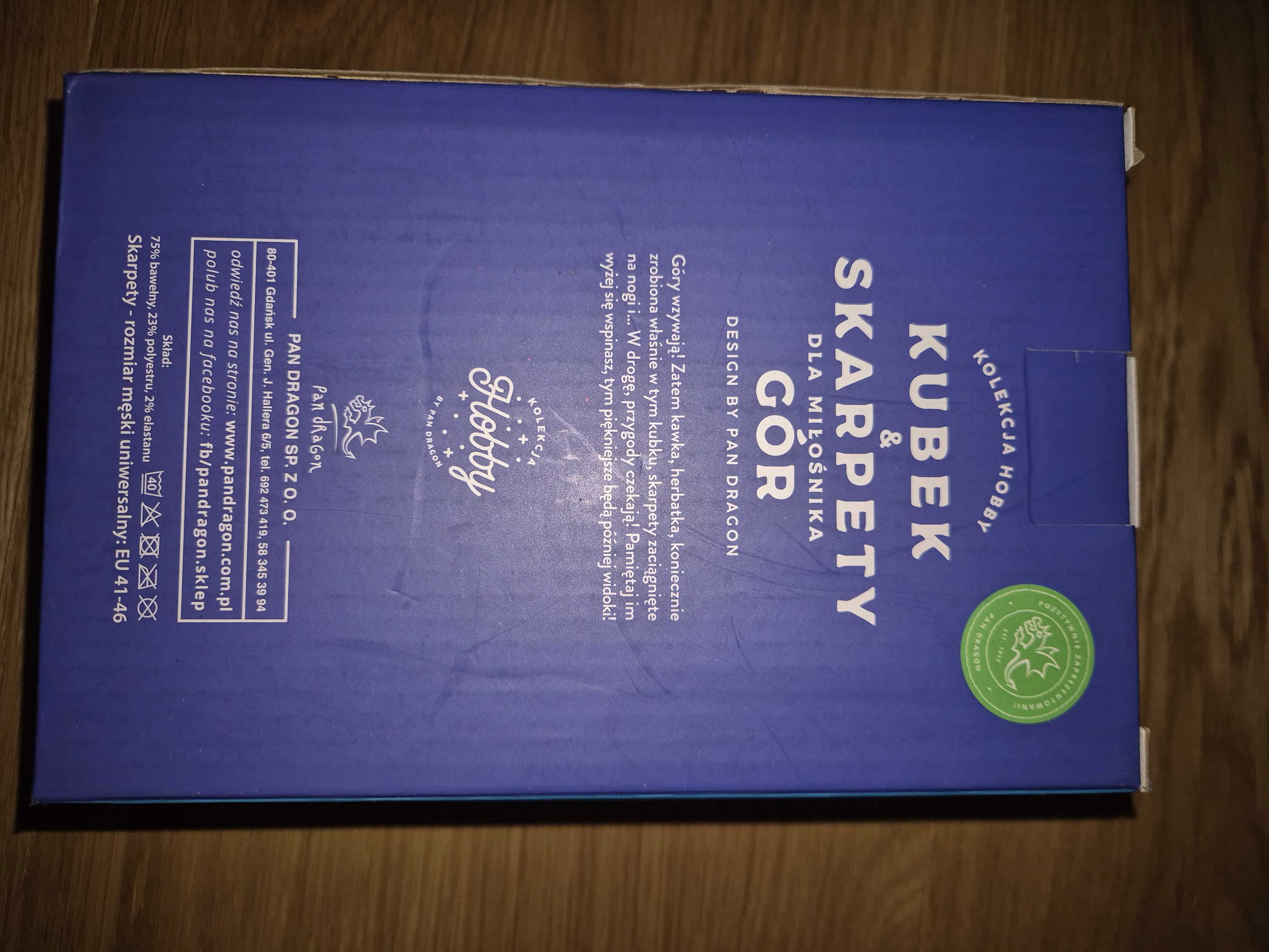 skarpety i kubek dla miłośnika gór