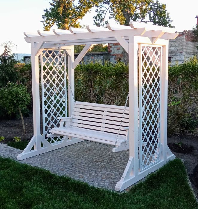 Ogrodowa ławka bujana, pergola, huśtawka.