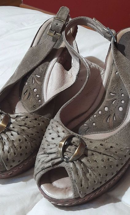 Sandálias de Plataforma, tamanho 40, em Suede