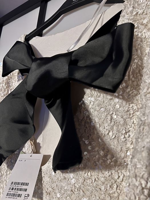 Viralowa sukienka H&M S cekiny cekinowa biała kokarda