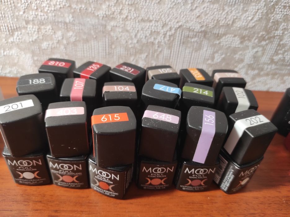 Розпродаж матеріалів для манікюру