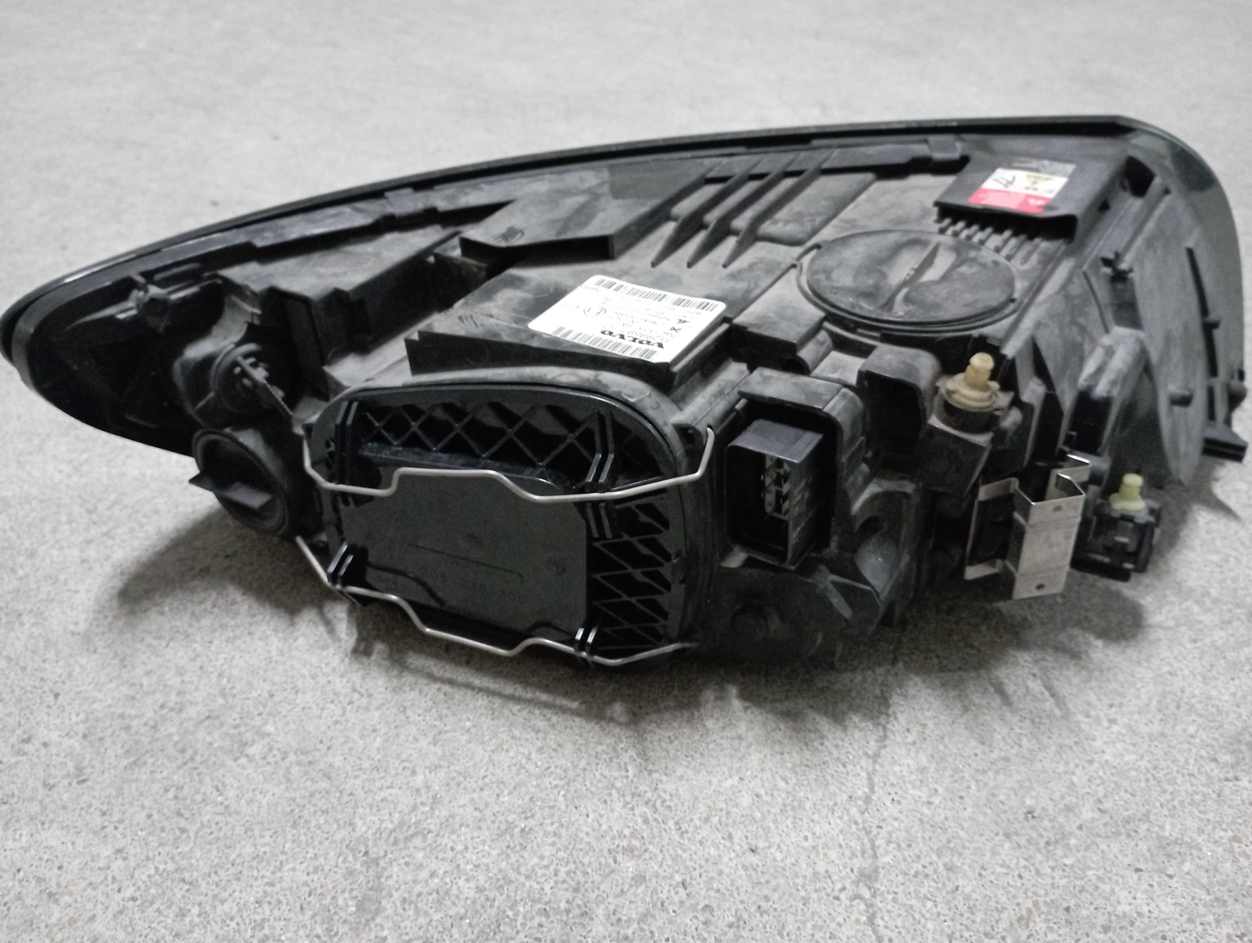 Ótica frontal esquerda, Volvo V50, ano 2012 (bi-xenon direcional)
