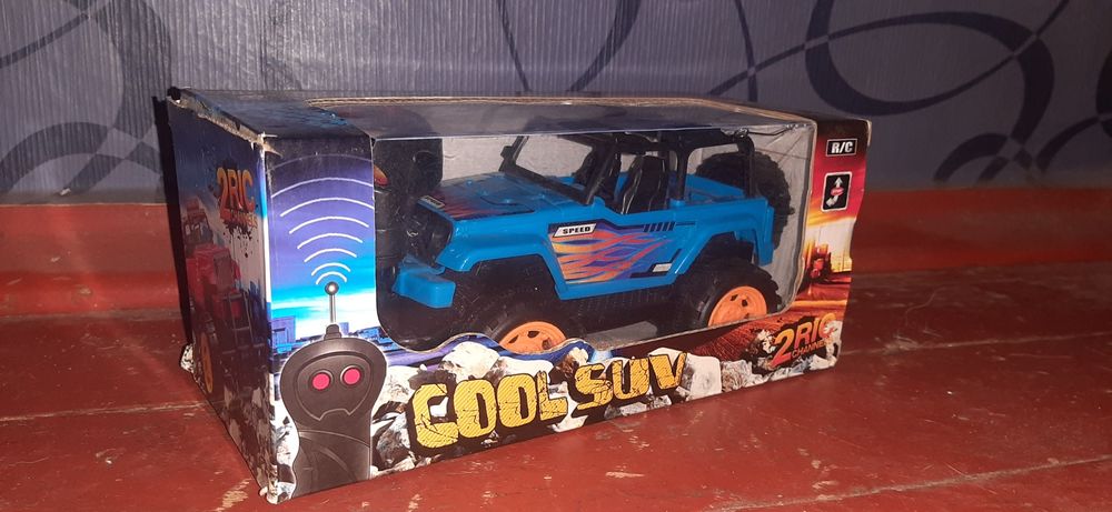 Машинка перевертышь на радиоуправлении.