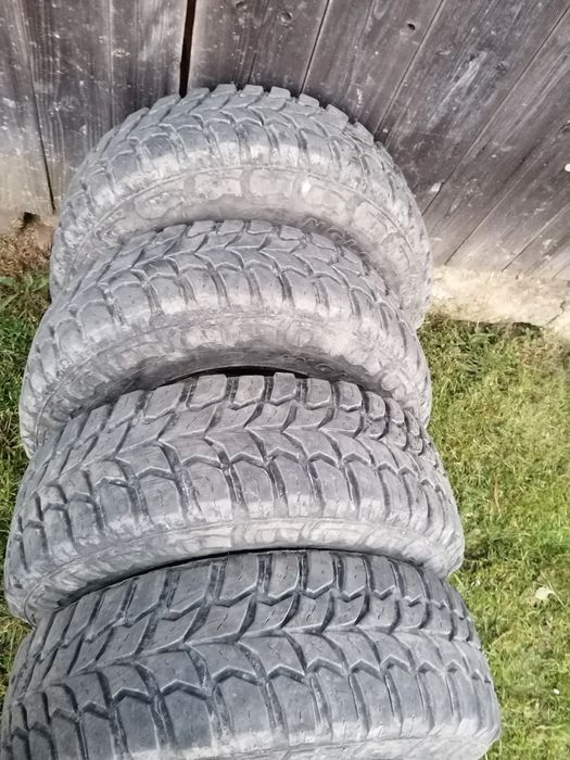 Резина болотяна в хорошому стані 245/75/16