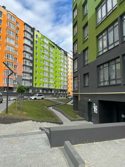 Продається 2-кімнатна квартира в ЖК "Міленіум" з виглядом на озеро!