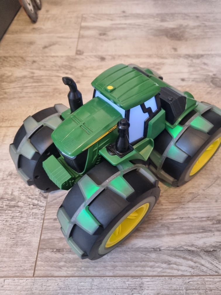 Traktor świecący z dzwiekiem john deere