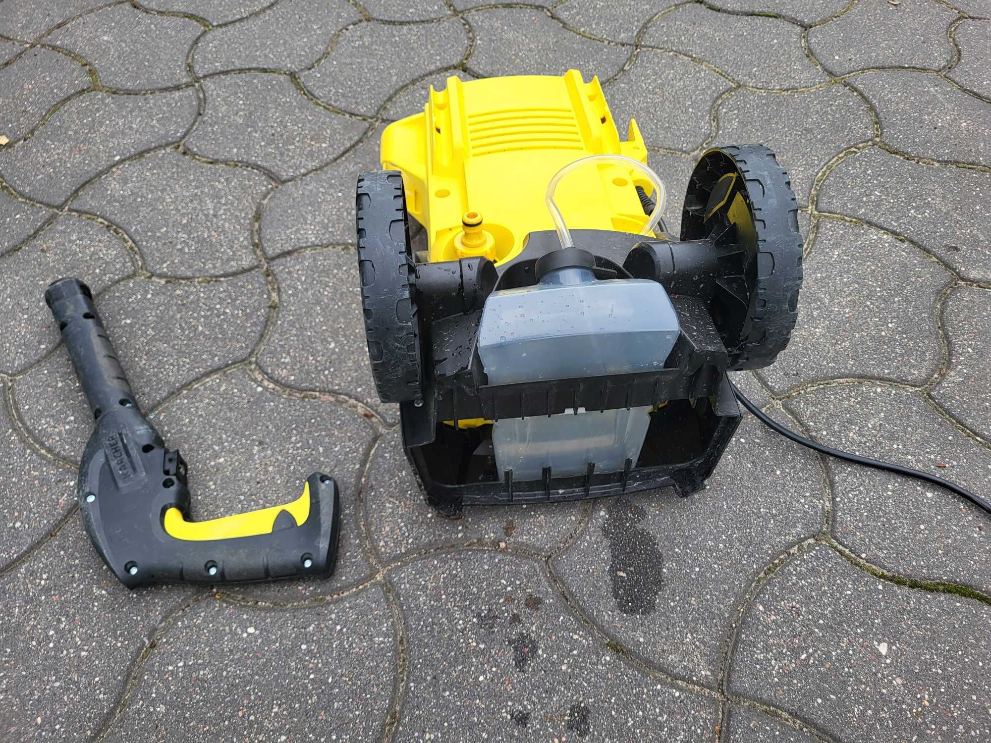 Myjka ciśnieniowa KARCHER K 3 Car Home z pojemnikiem na płyn kółka