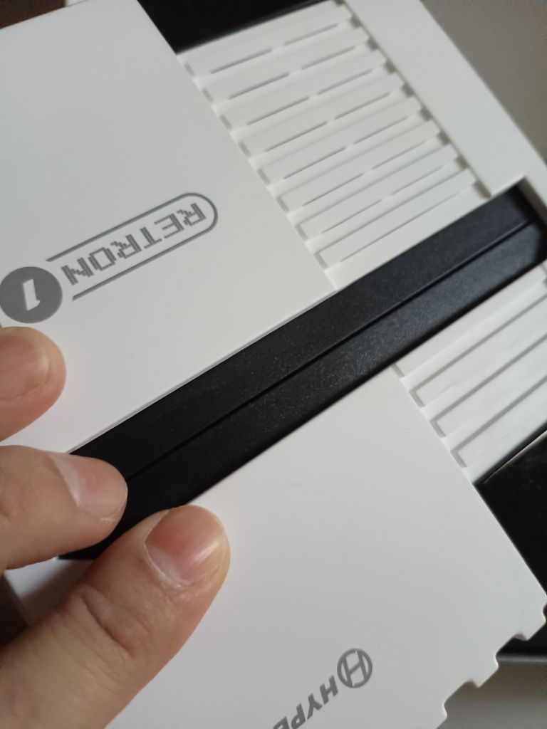 Retron 1 HD Premium console Nintendo Famicom NES PAL/NTSC switch