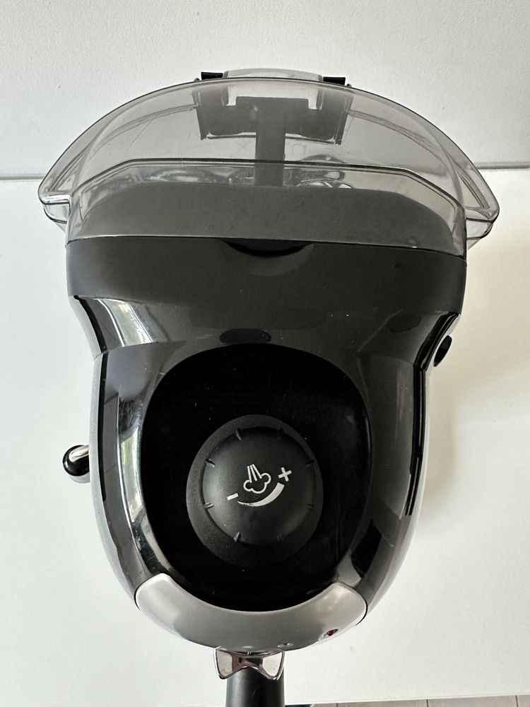 Ekspres kolbowy do kawy ze spieniaczem DeLonghi EC201CD.B