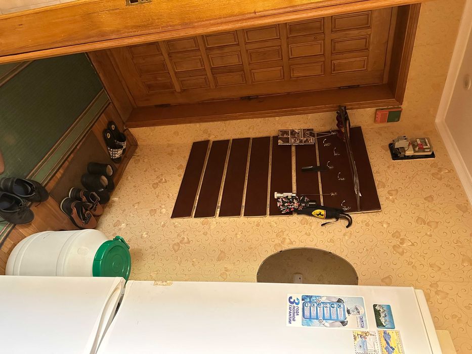 Продам двокімнатну квартиру в центрі смт. Білогір’я