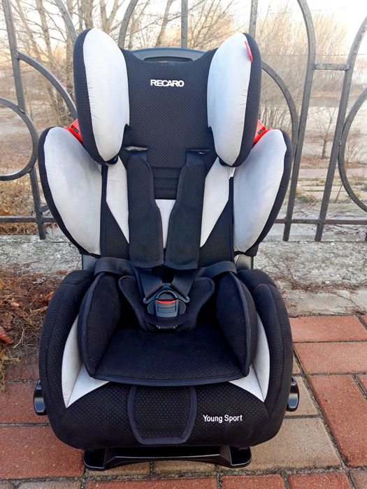 Автокрісло  Recaro Young Sport  Hero (Рекаро) Группа 2-3 (9-36 кг)