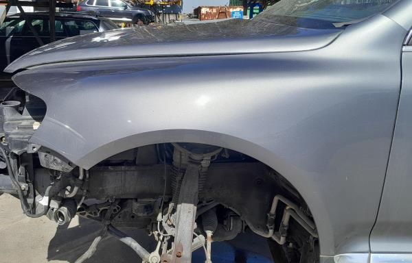 Guarda-lamas esquerdo VOLKSWAGEN Touareg (7L)