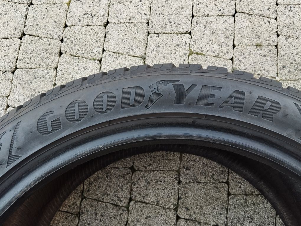 Opony Goodyear Ultra grip 235/45R18 98V zima kpl