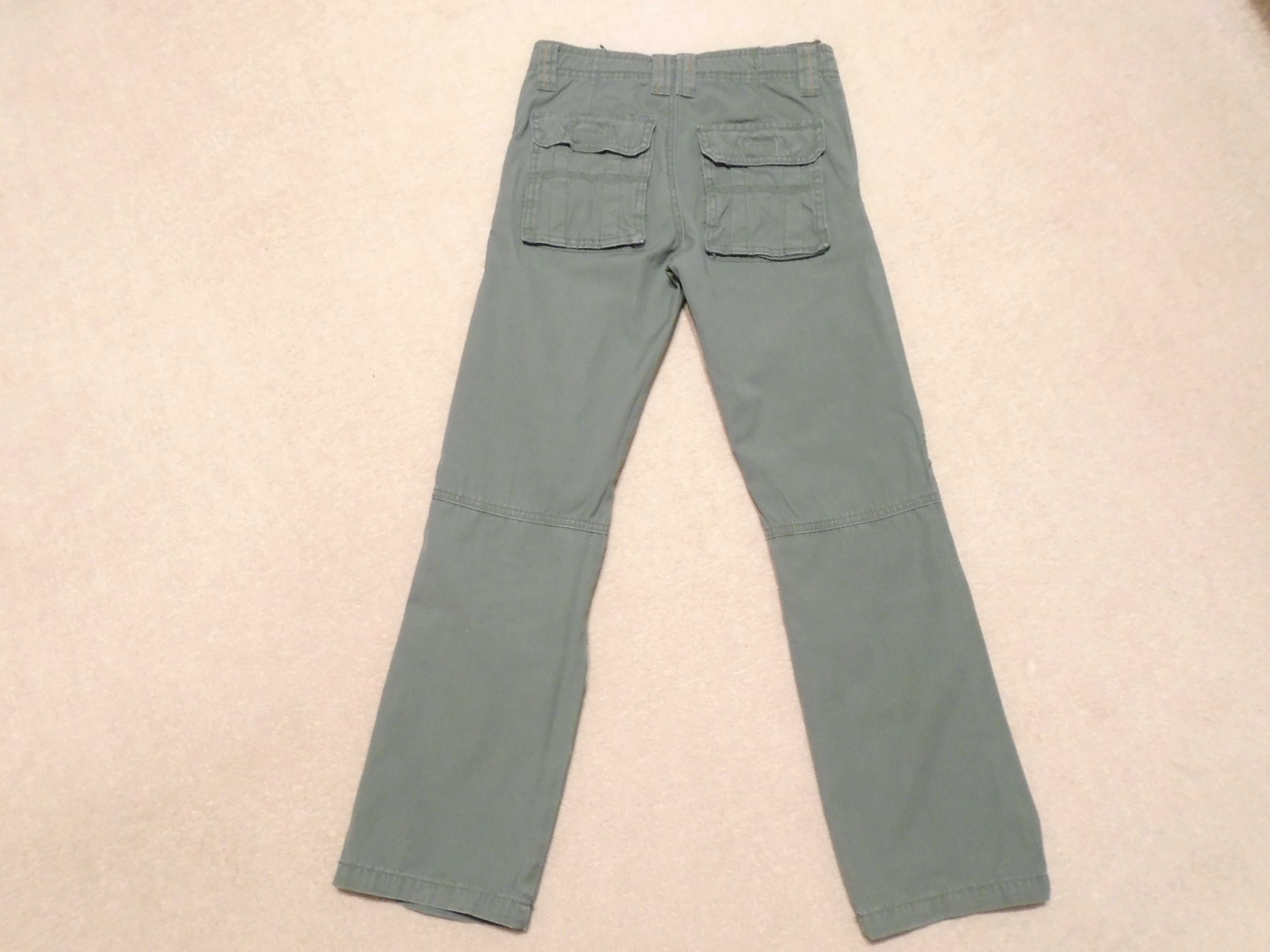 Spodnie chłopięce długie zielone 5-10-15 rozmiar 140 cm