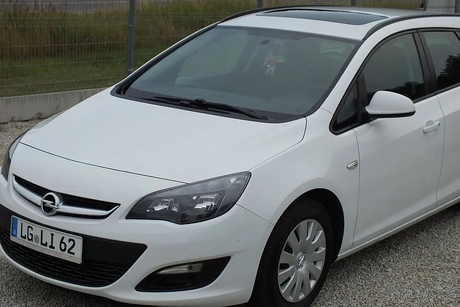 Opel Astra SZYBERDACH, 4 el. szyby, Nawigacja, Hak odpinany, Po liftingu