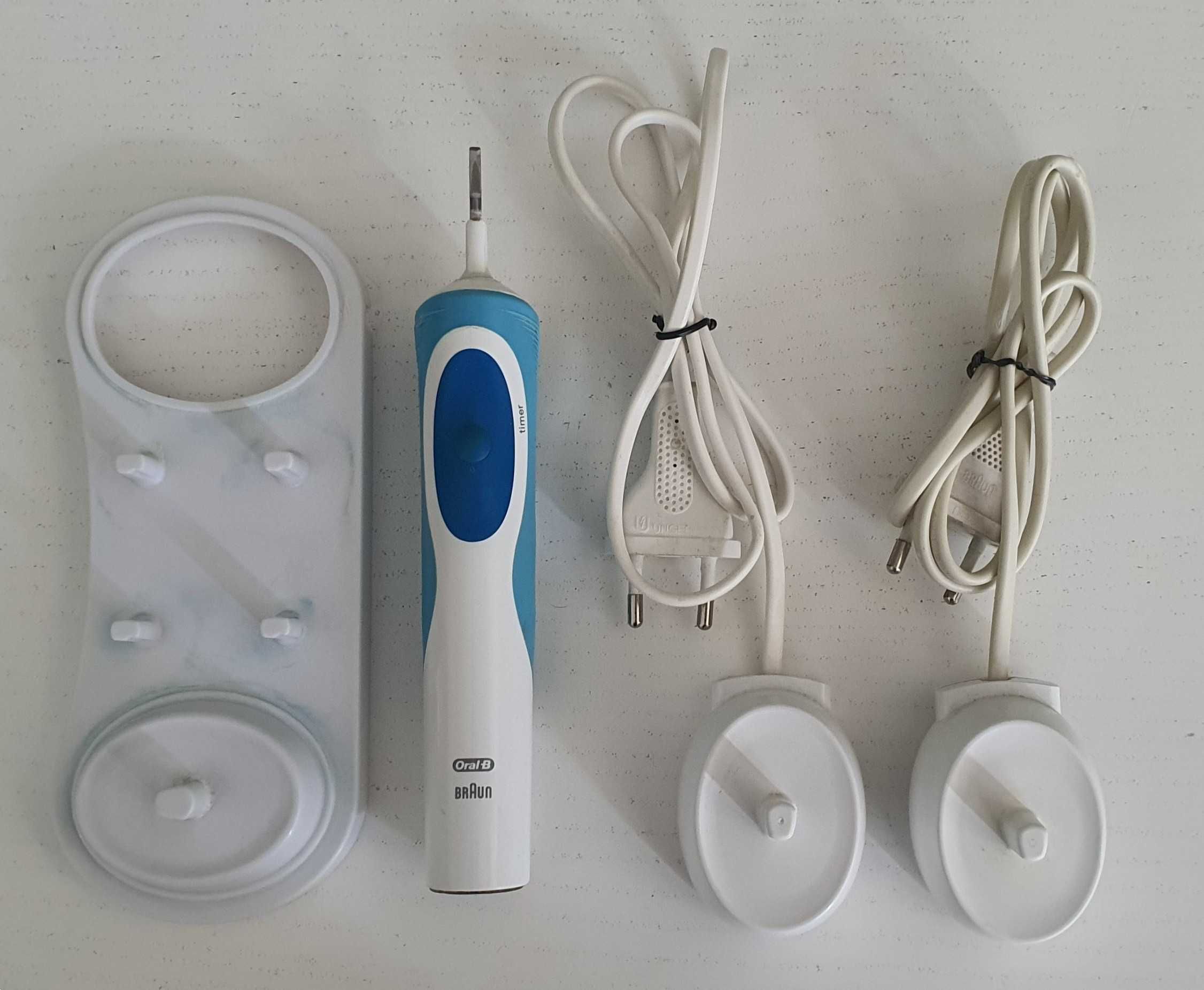 Szczoteczka Oral-B D12 Kompletny zestaw