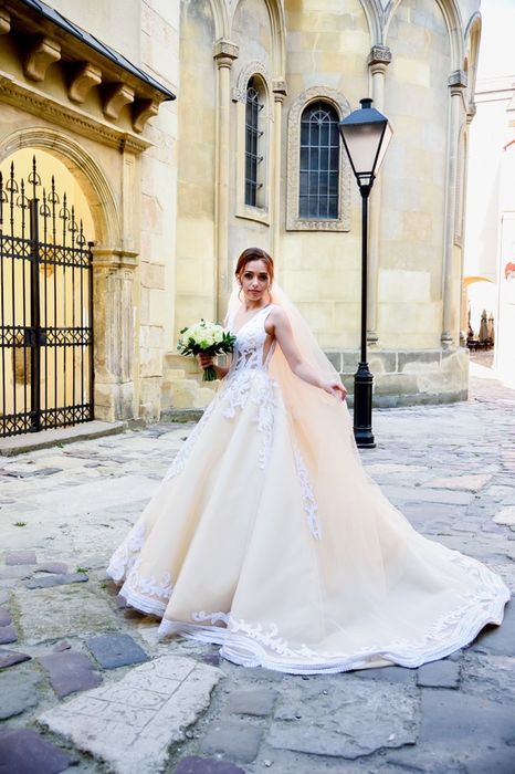 Весільне плаття . Весільна сукня