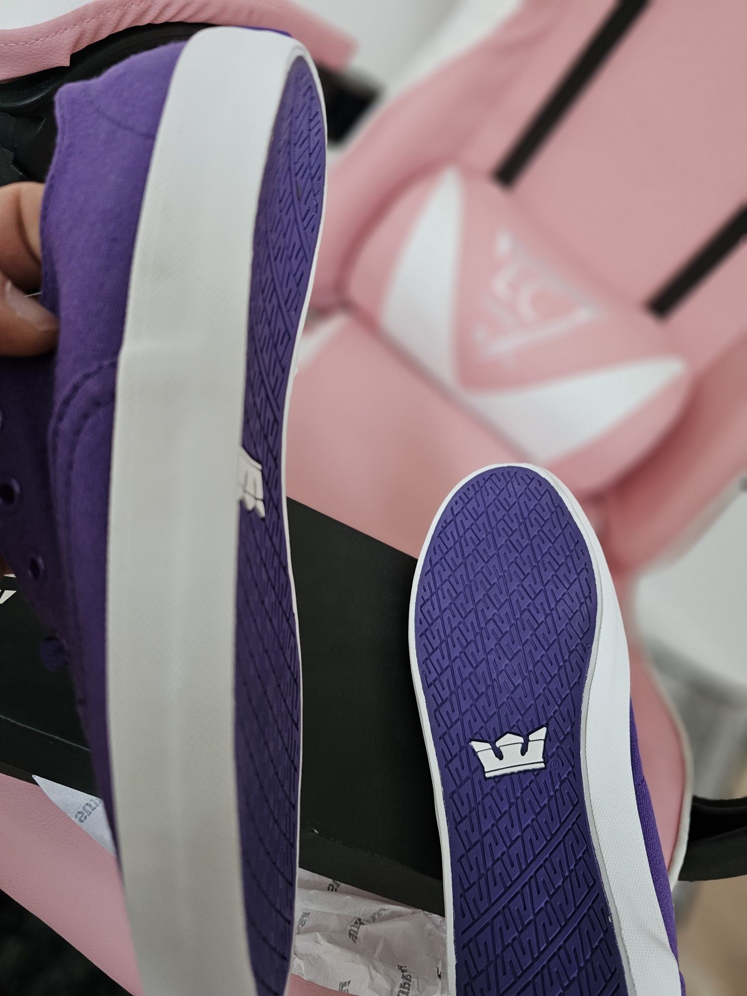 Buty nowe Supra eu40 purpurowe z wada
