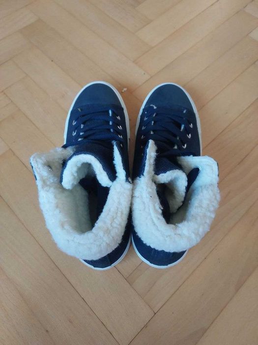 Кросівки Хайтопи НОВІ жіночі 38 розмір 24см осінні