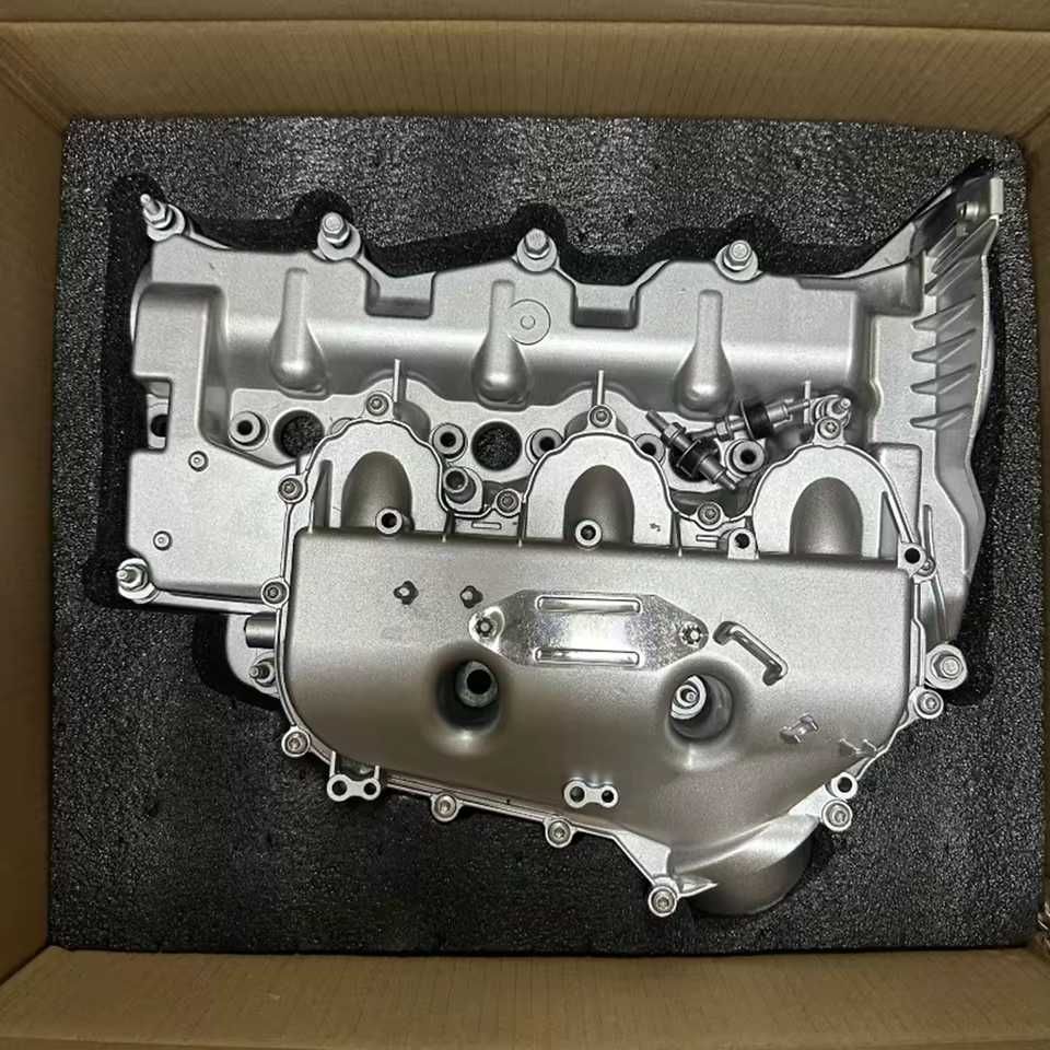Клапана кришка для Range Rover Sport 3.0 left/right LR105956 LR105957