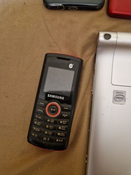 Лот мобильных телефонов, планшет