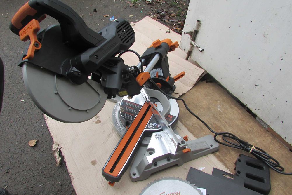 Пила торцовочна, ремінна торцовка з протяжкой EVOLUTION R255SMS-DB Анг