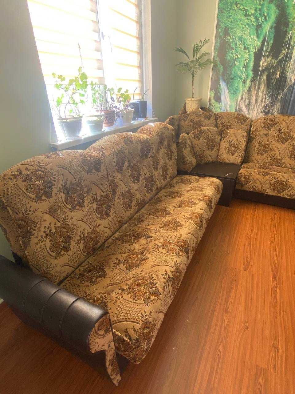 Продаю диван меблі