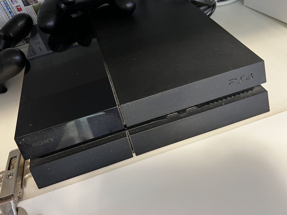 Konsola PlayStation 4 + gry