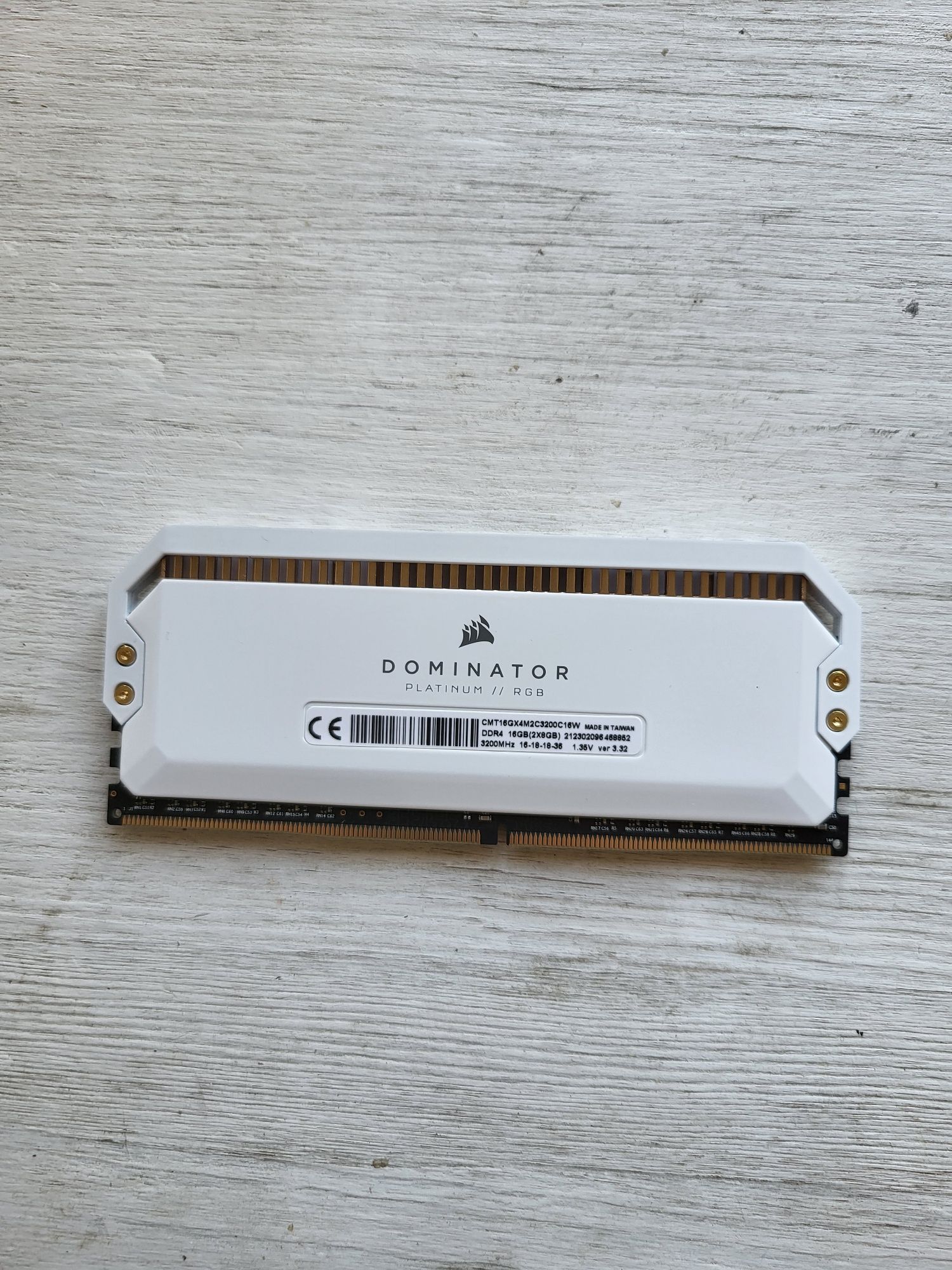Оперативна пам'ять Corsair Dominator Platinum RGB 4*8GB DDR4 3200MHz