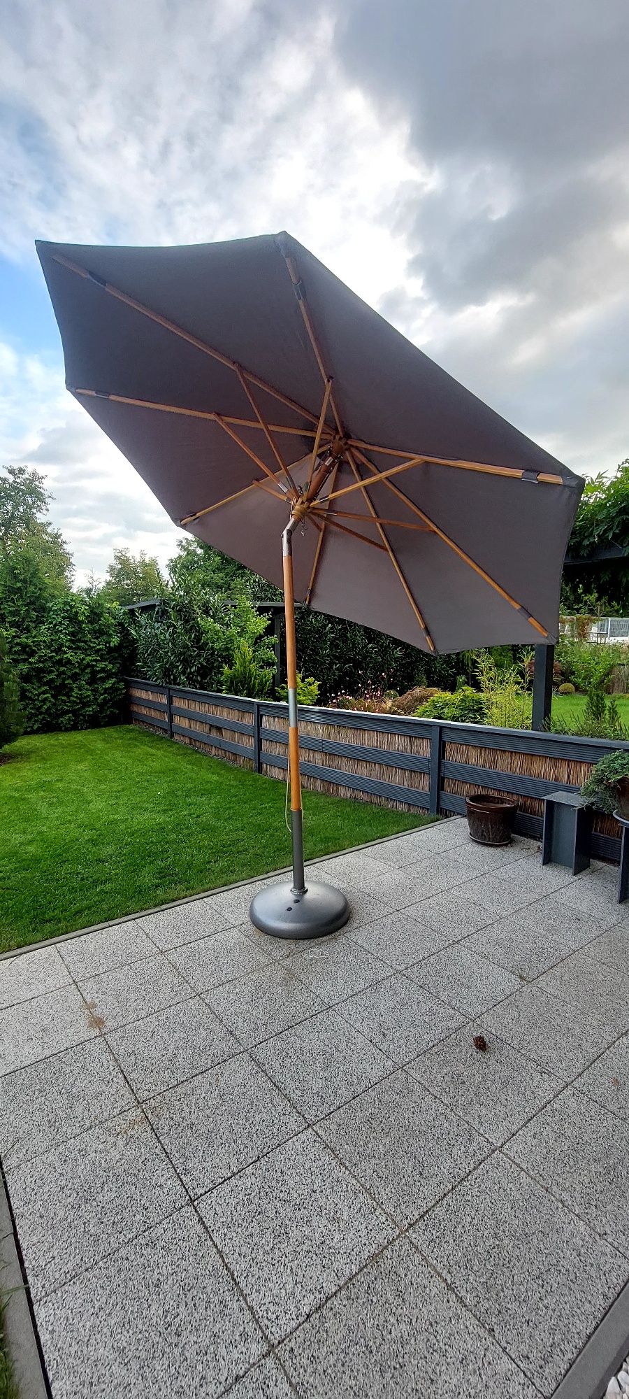 Parasol ogrodowy , piękny i nowy.