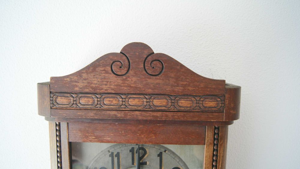 357 Zegar wiszący mechaniczny HAU antyk