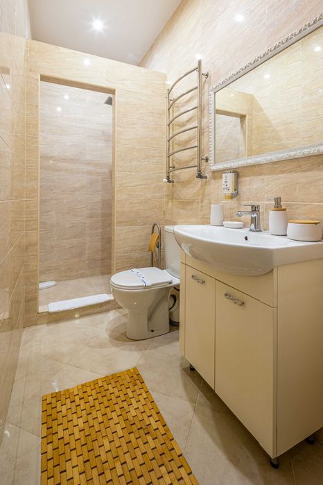 вул. Листопадового Чину 12/Оренда житла Подобово 4 кім. кв./для 10 ос.