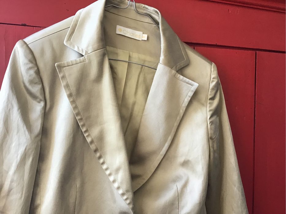 Blazer vintage acetinado da Charles. Tamanho 38. Portes CTT incluídos . Descida de preço.