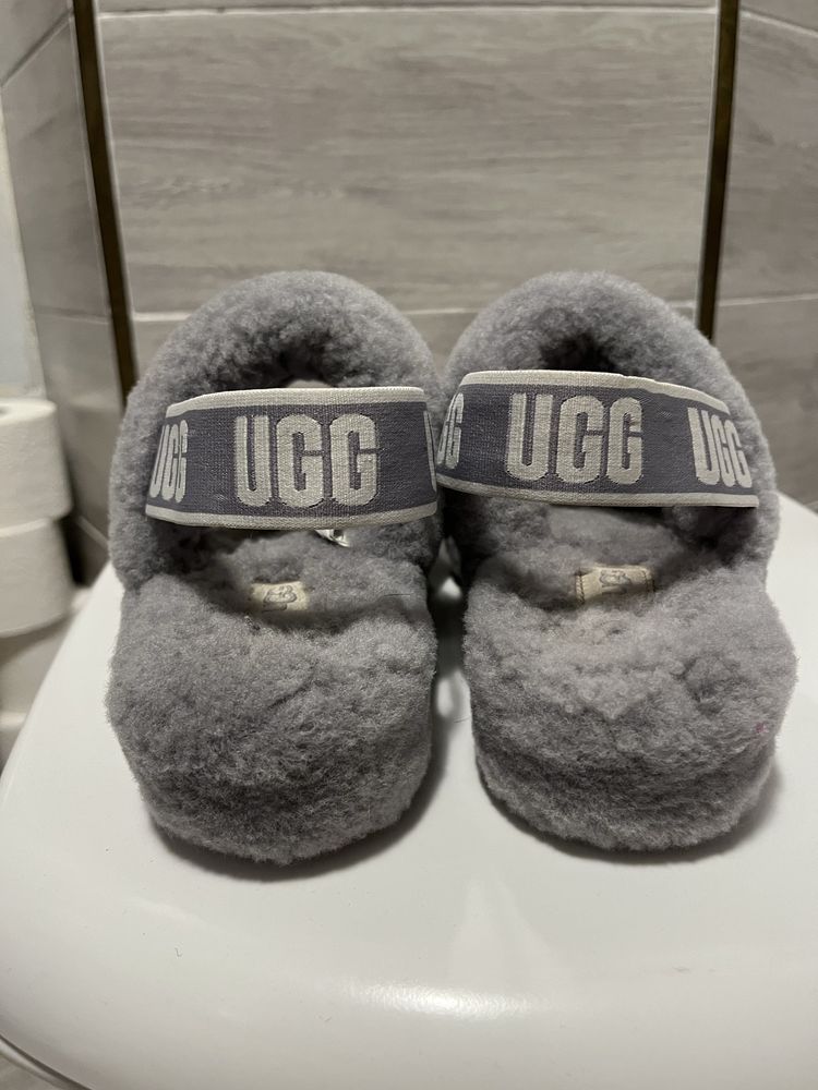 Kapcie UGG szare roz.37