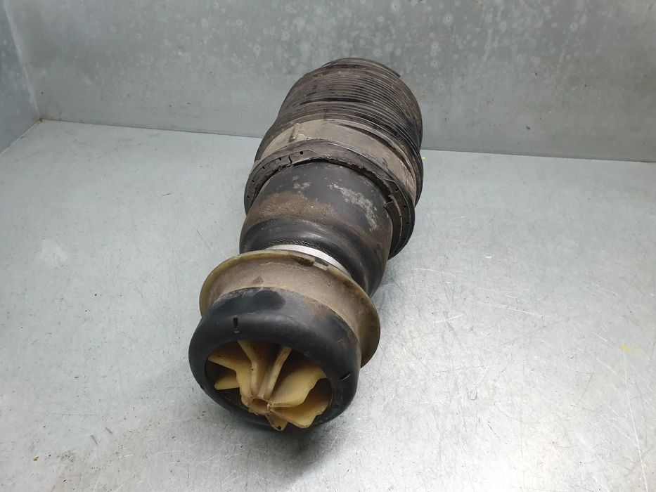 Bomba / balão da suspensão MERCEDES-BENZ CLS (C218)