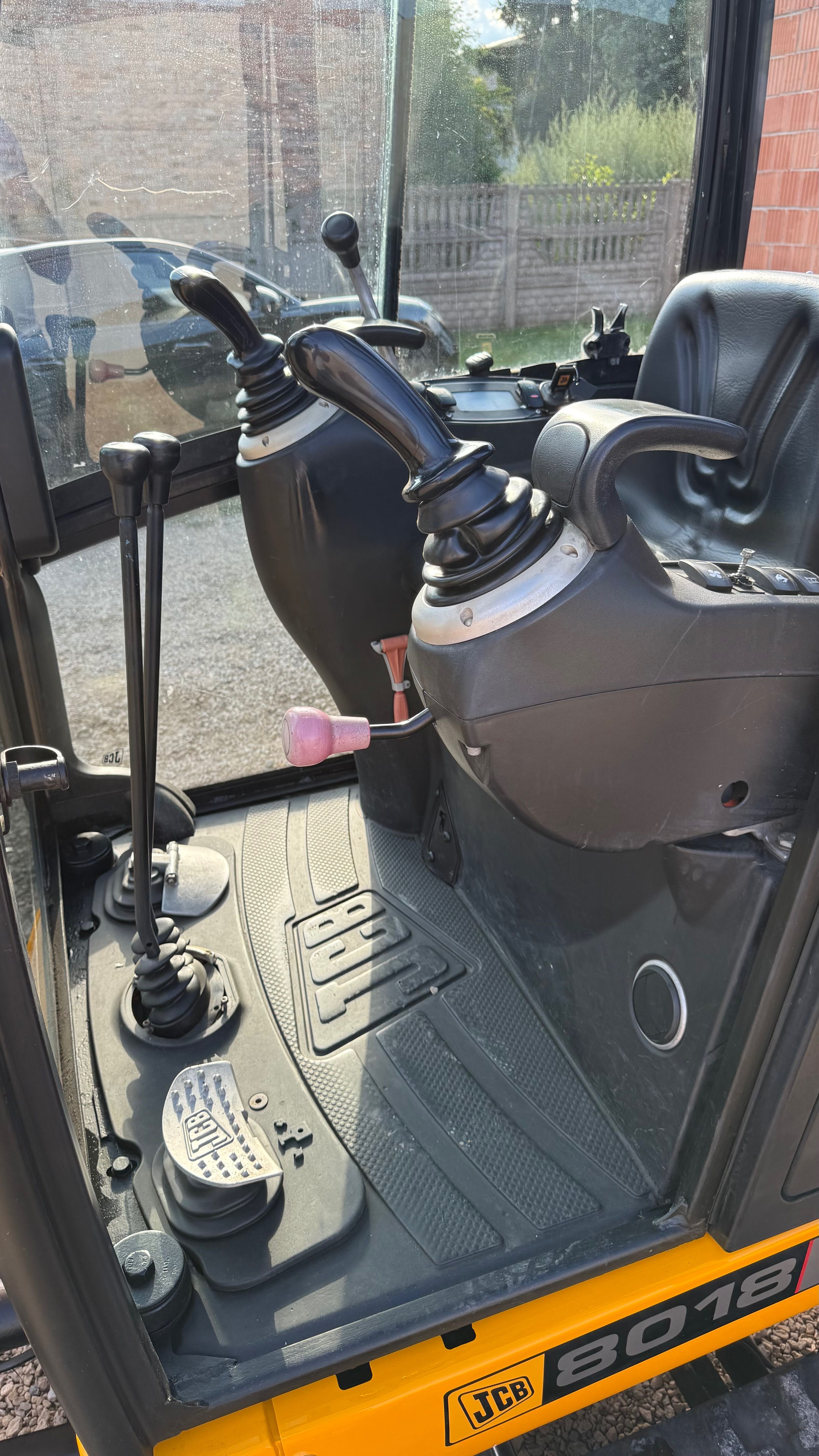 minikoparka JCB 8018 faktura vat wygląda jak nowa 2011r