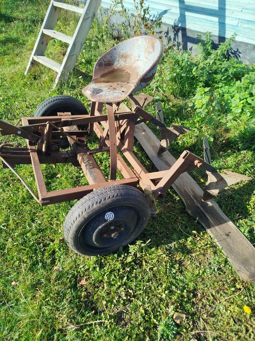 Культиватор для міжрядного обробітку картоплі зроблений на пару коней