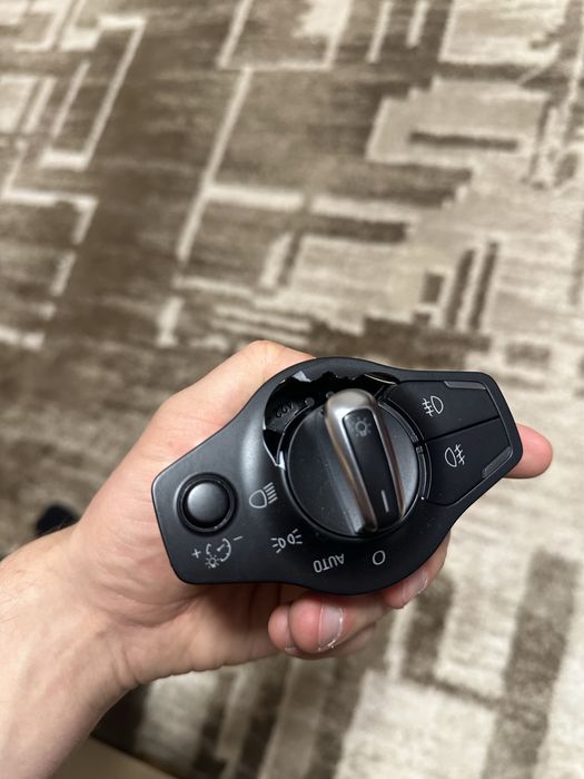 Перемикач світла фар на Audi q5 датчик