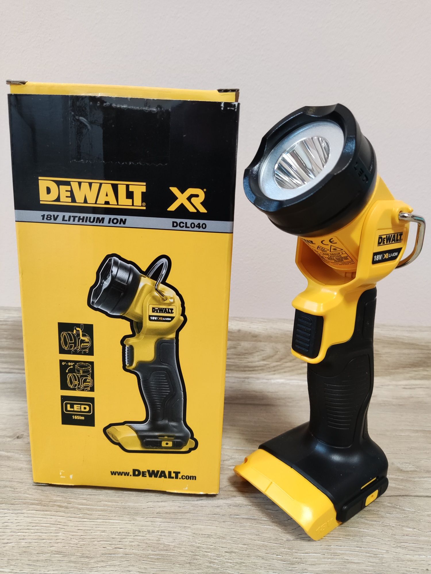 Фонарь DeWALT DCL040