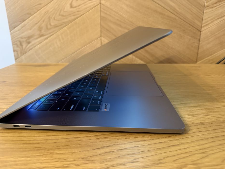 MacBook Pro 2019 i9 16/512