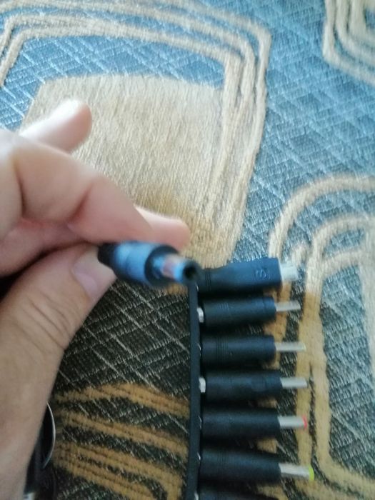 ładowarka samochodowa z wymiennymi końcówkami.  Nowa