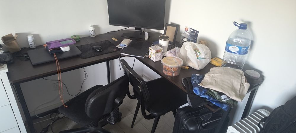 Mesa de escritório em L