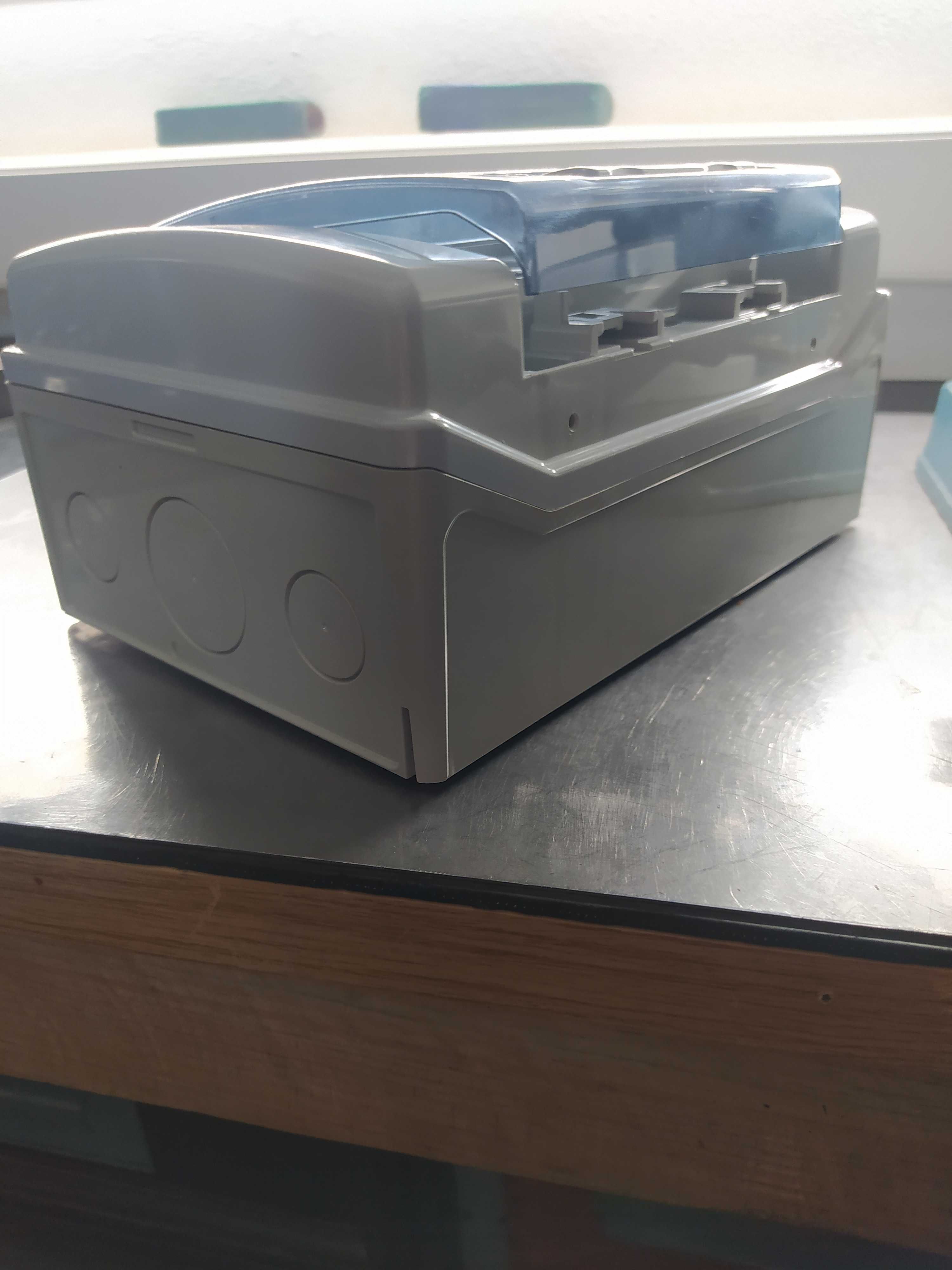 Quadro elétrico com porta