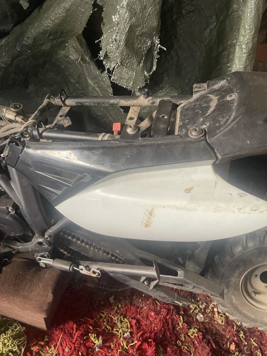 Rama xmotos z silnikiem, silnik na chodzie