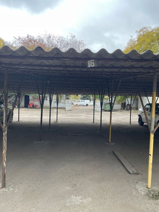 продам місце на автостоянці ,адреса Ільфа Петрова  20/2