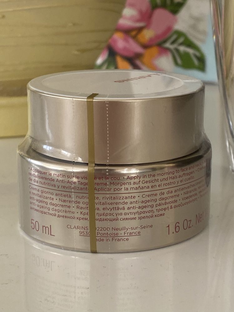 крем для обличчя Clarins Nutri-Lumiеre Day Cream