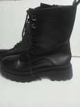 VEndo botas de cabedal pretas seminovas